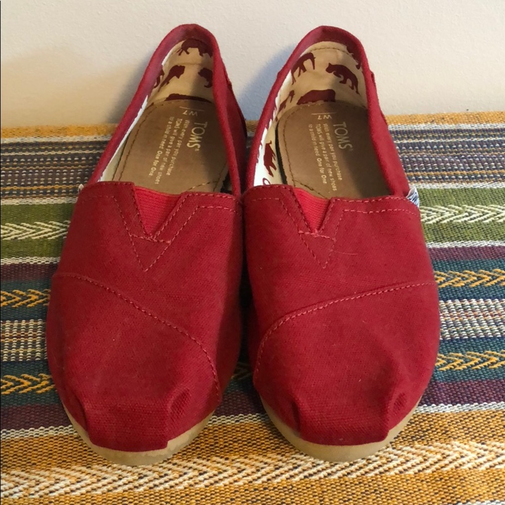 NWOT Toms, red, size 7